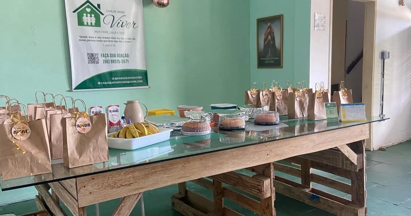 Doação de alimentos essenciais para a manutenção da casa
